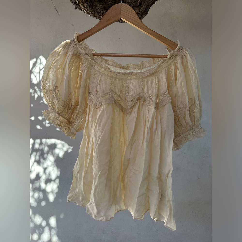 DÔEN XS Cream & Lace Top NEW never worn